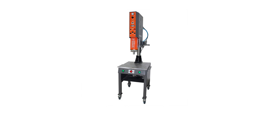 Ultrasonic welding machine