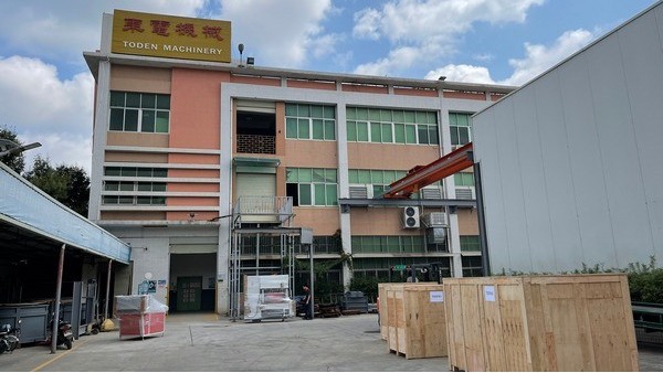 PET roll flatten and sheeting machine with stacking to UK 20220428